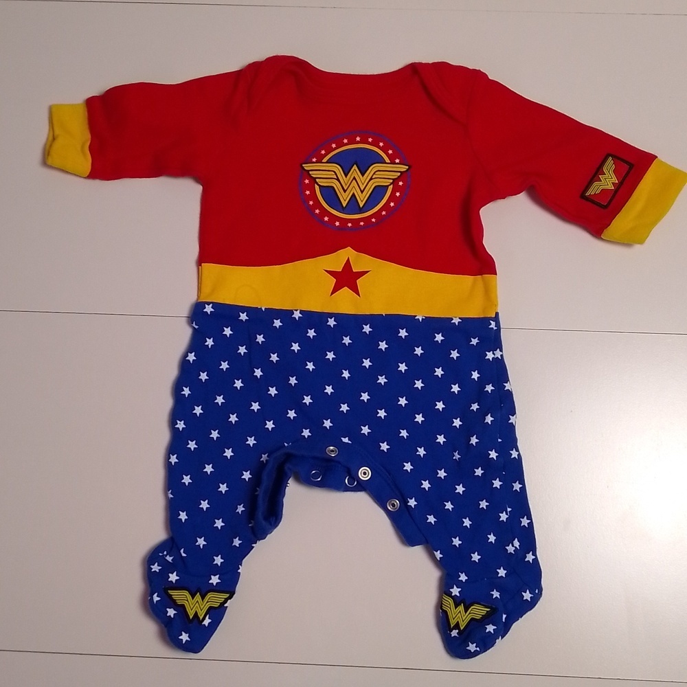 Wonder woman baby 0-3 month newborn outfit. Super hero  infant red yellow blue